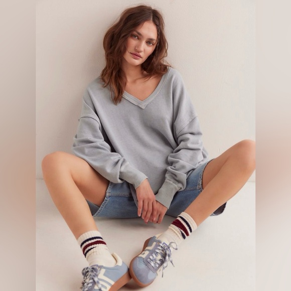 Free People We The Free Venice V-Neck Sweatshirt: Cold Winter; Size Small - Picture 4 of 13